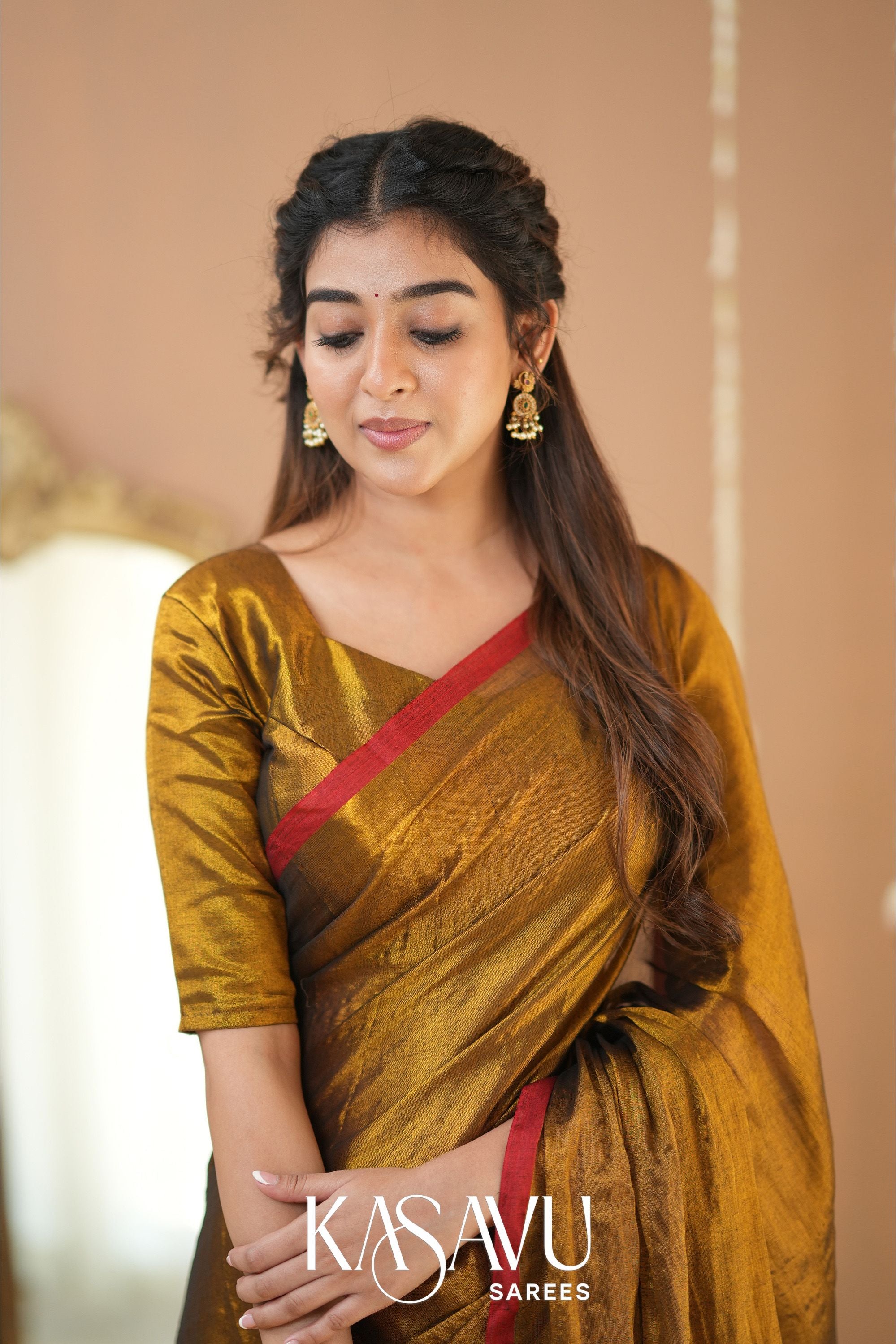Kasavu Gold Tissue Cotten Saree Secondary image