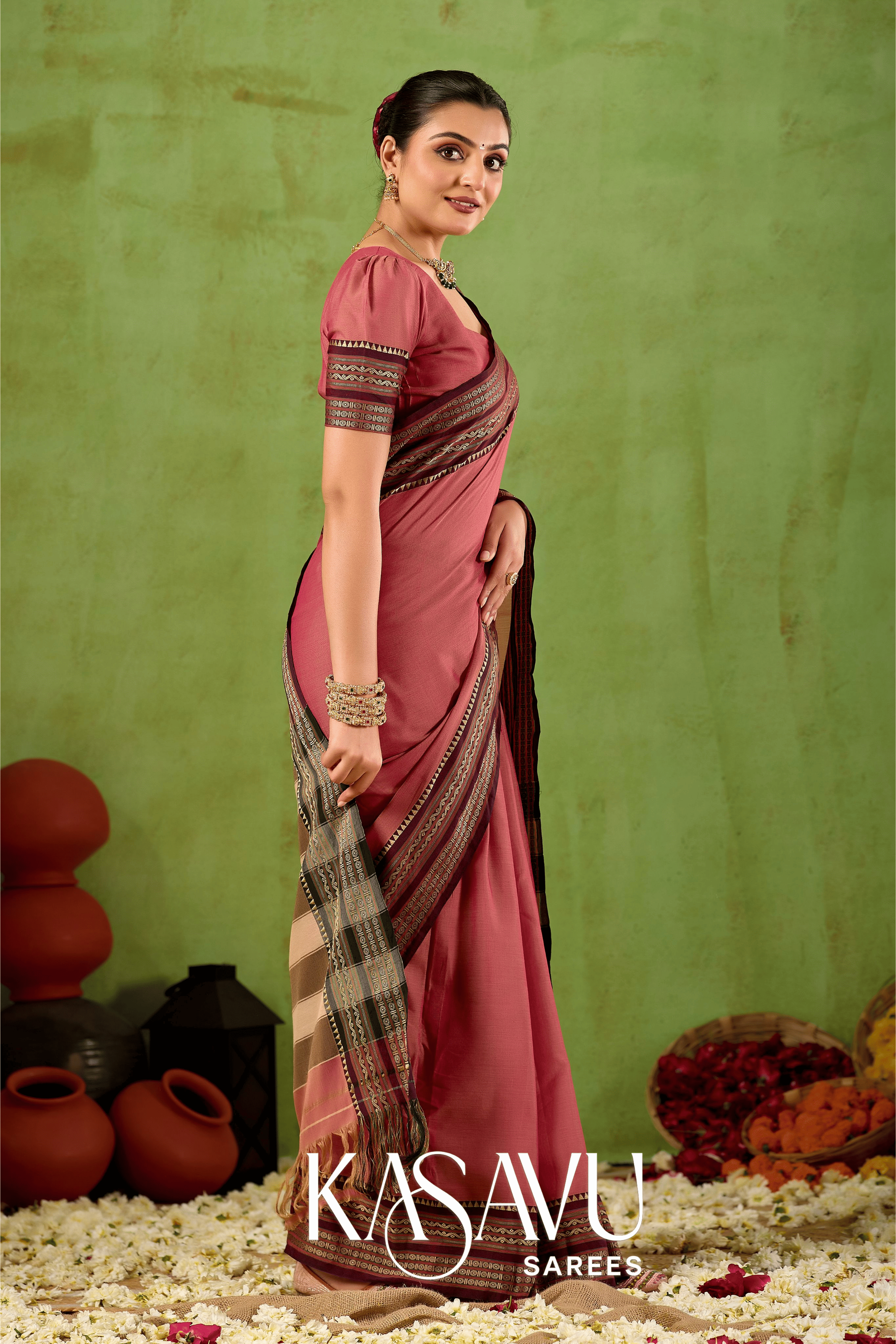 Kasavu Dusty Pink Narayanpet Cotton Saree Secondary image