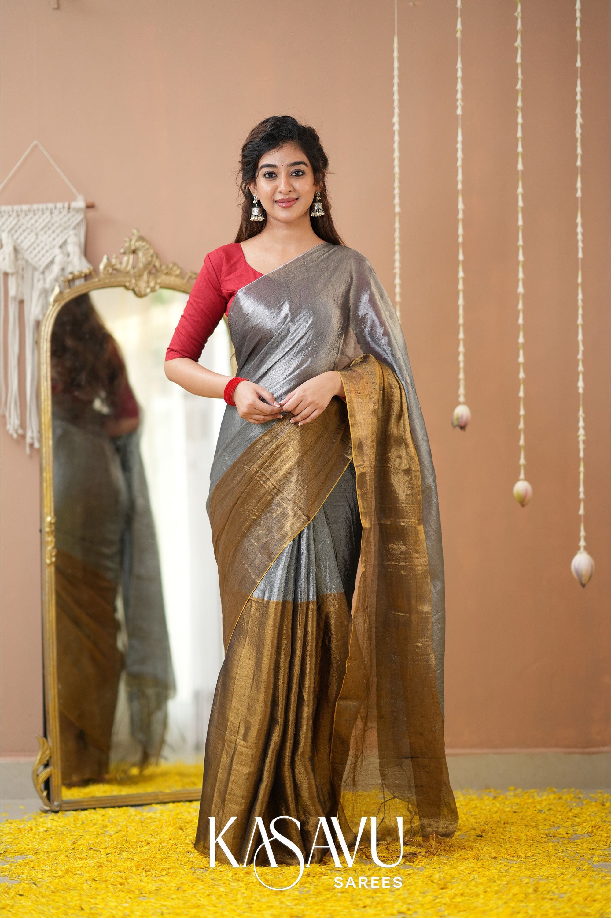 Kasavu Gold-Silver Tissue Cotten Saree Main image