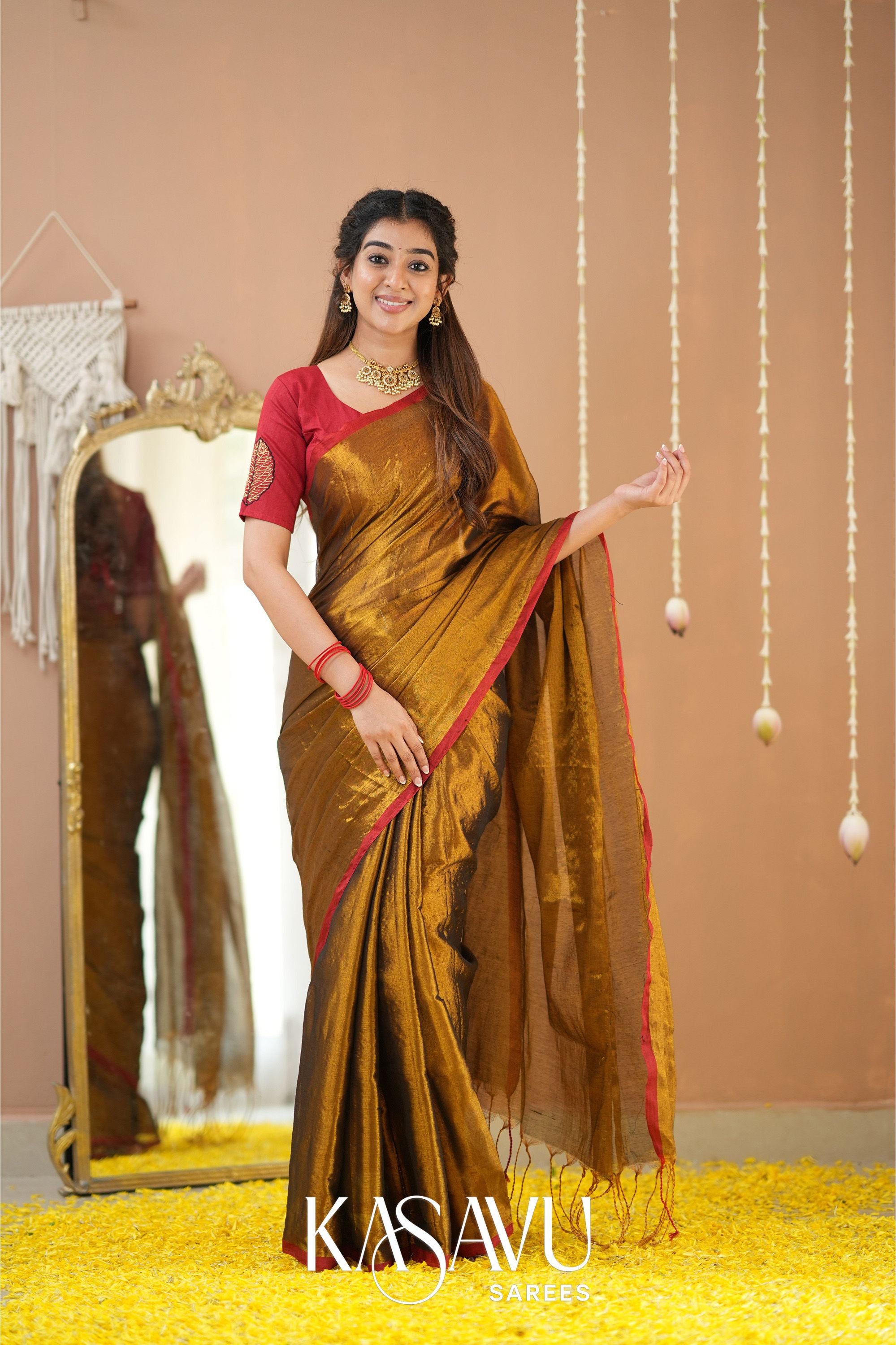 Kasavu Gold Tissue Cotten Saree Main image